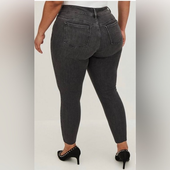 NWT Torrid Jegging Skinny Super Soft High-Rise Jean - Picture 2 of 5